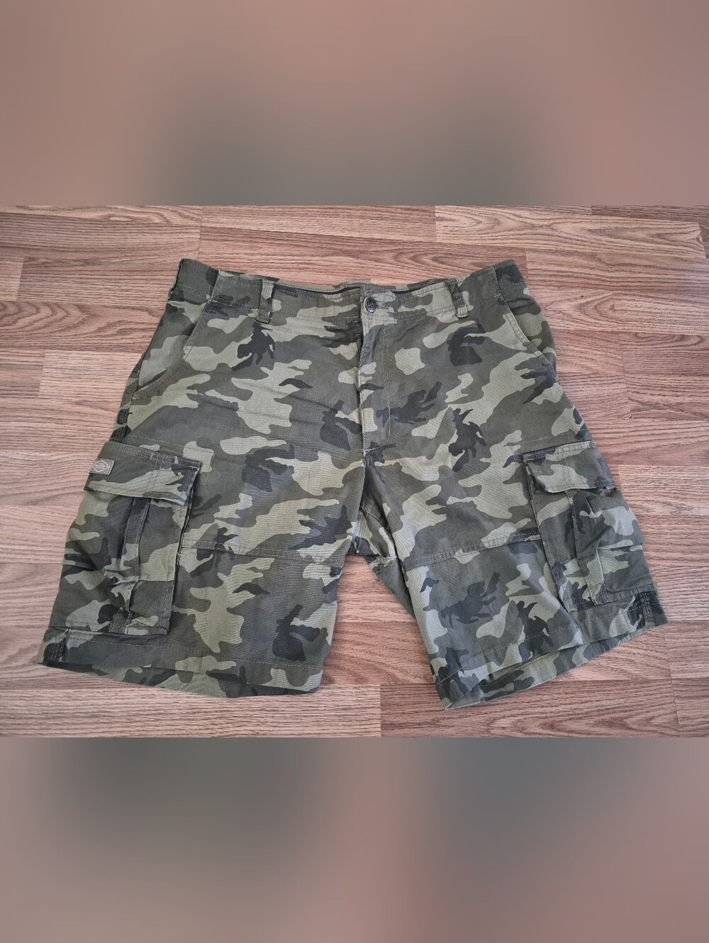 Lee Men's Green Camouflage Pattern Shorts